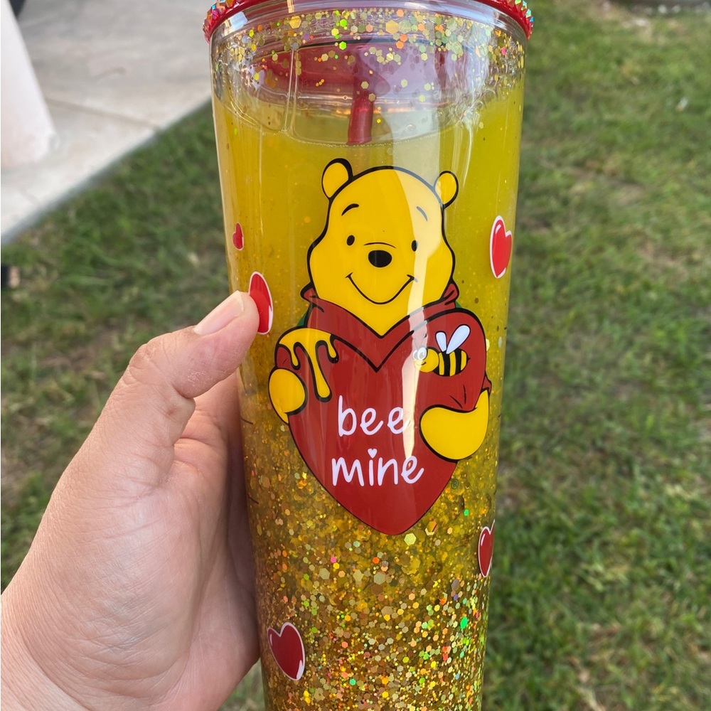 Winnie Pooh Starbucks Snowglobe 24 (venti) - Picture 5 of 10